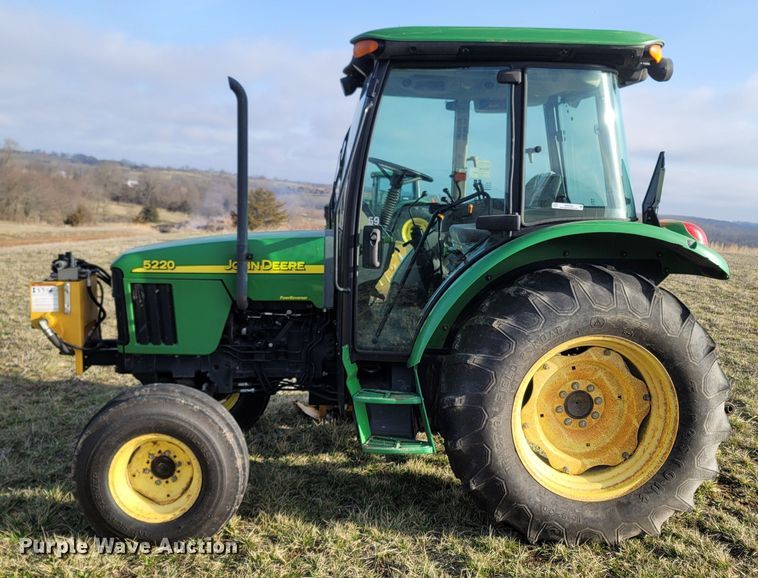image for item MB9783 2003 John Deere 5220  tractor