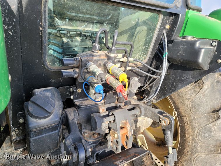 image for item MB9783 2003 John Deere 5220  tractor