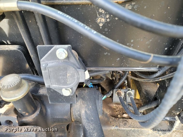 image for item MB9783 2003 John Deere 5220  tractor