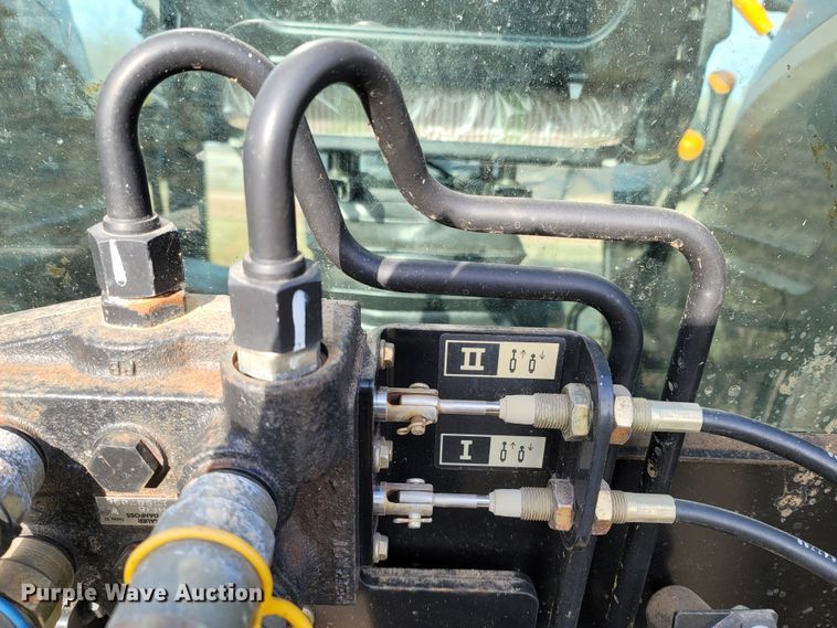 image for item MB9783 2003 John Deere 5220  tractor