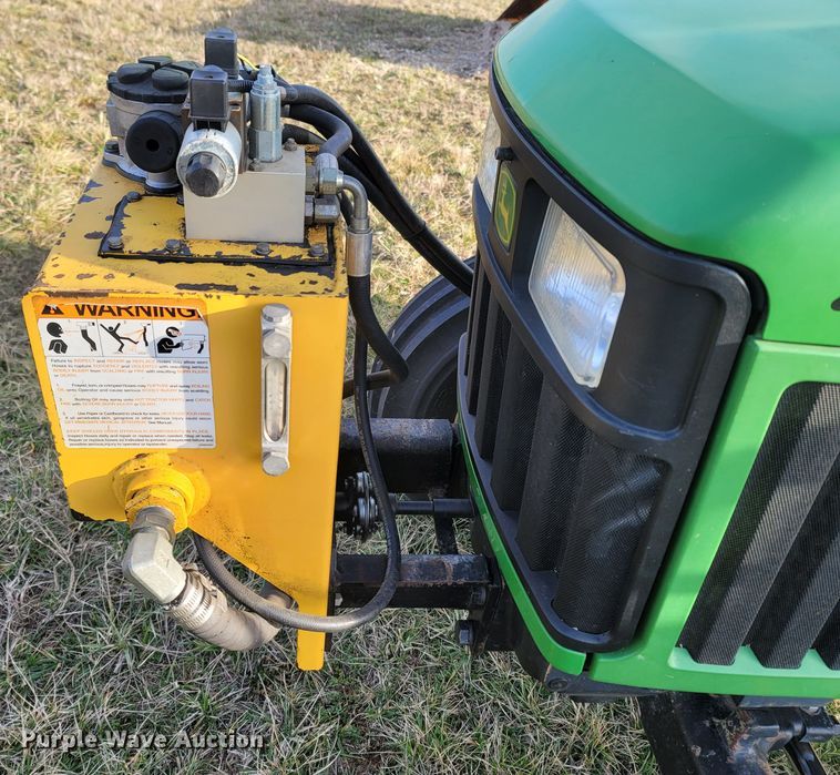 image for item MB9783 2003 John Deere 5220  tractor