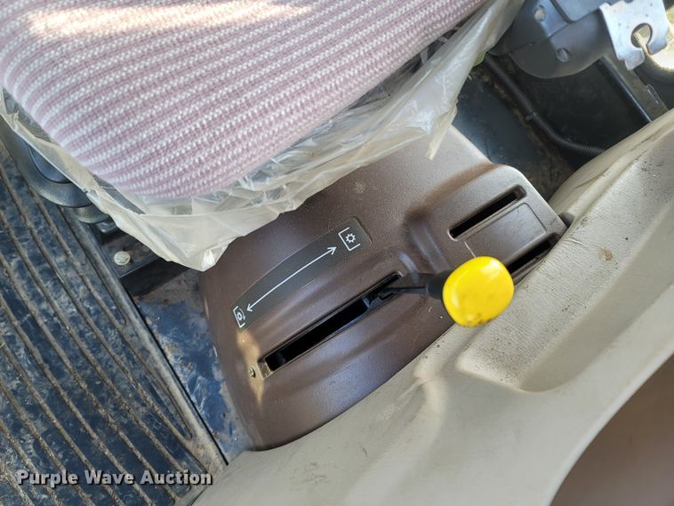 image for item MB9783 2003 John Deere 5220  tractor