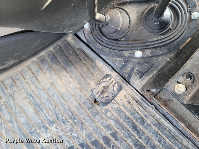 image for item MB9783 2003 John Deere 5220  tractor