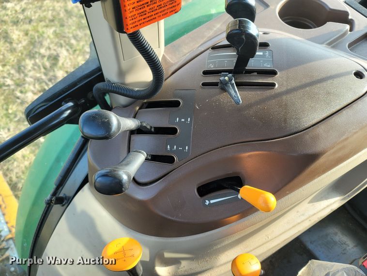 image for item MB9783 2003 John Deere 5220  tractor