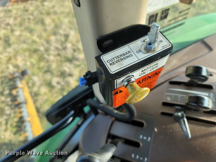 image for item MB9783 2003 John Deere 5220  tractor