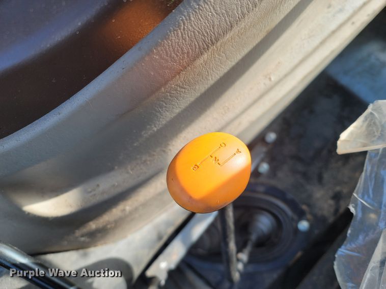 image for item MB9783 2003 John Deere 5220  tractor