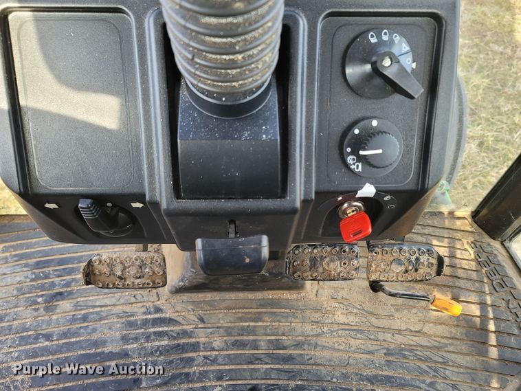 image for item MB9783 2003 John Deere 5220  tractor