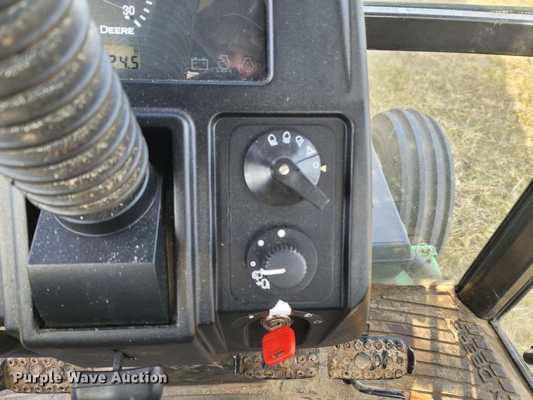 image for item MB9783 2003 John Deere 5220  tractor