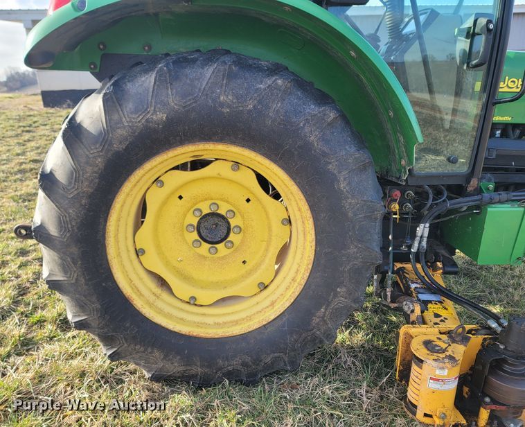 image for item MB9783 2003 John Deere 5220  tractor