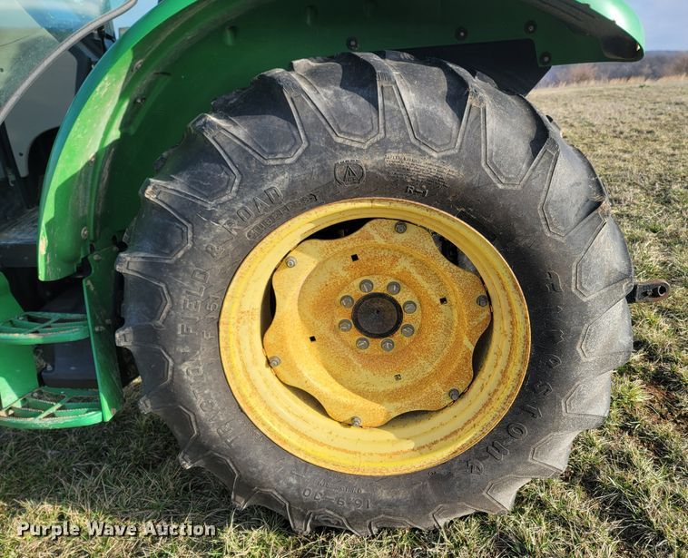 image for item MB9783 2003 John Deere 5220  tractor