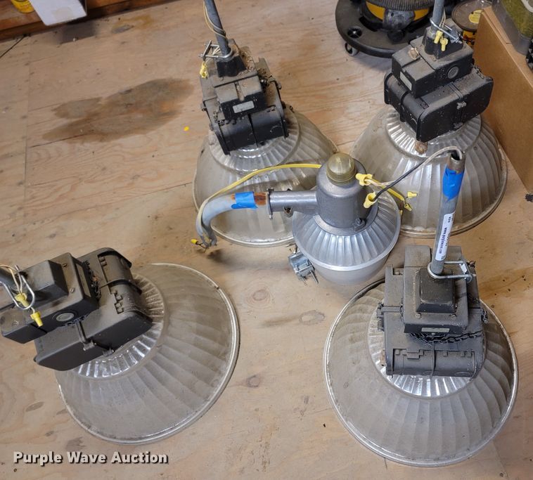 image for item MB9793 (4) Lithonia hi-tek overhead lights