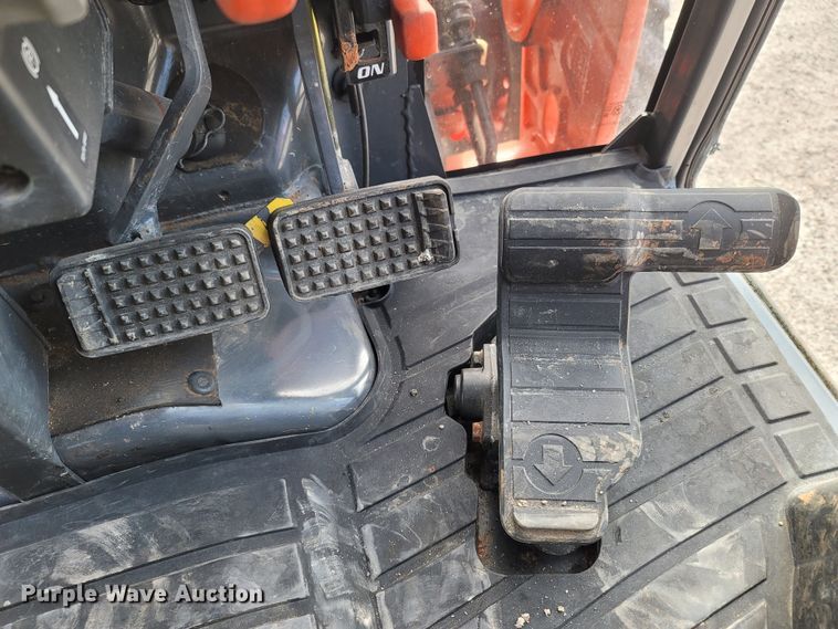 image for item MB9807 Kubota L4740D  MFWD tractor