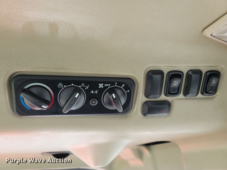 image for item MB9807 Kubota L4740D  MFWD tractor