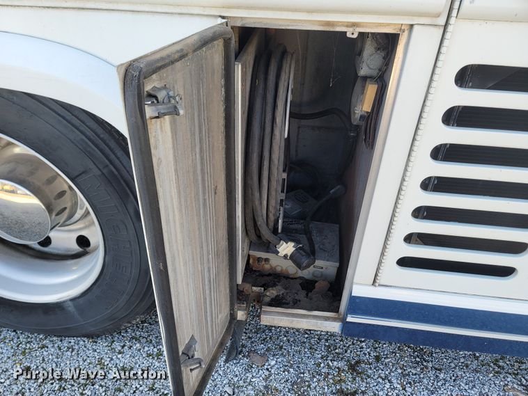 image for item MB9825 1998 Newell  RV