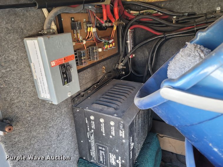 image for item MB9825 1998 Newell  RV