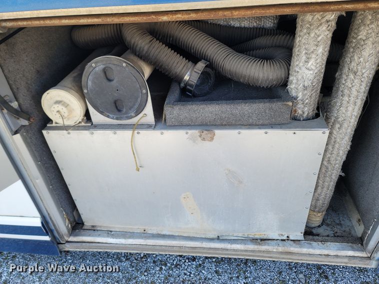 image for item MB9825 1998 Newell  RV