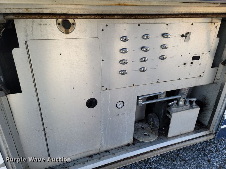 image for item MB9825 1998 Newell  RV