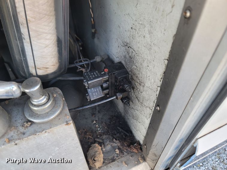 image for item MB9825 1998 Newell  RV