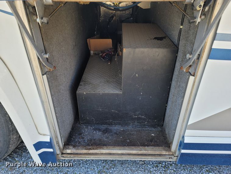 image for item MB9825 1998 Newell  RV