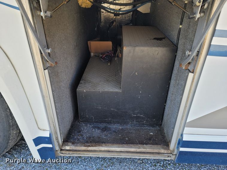 image for item MB9825 1998 Newell  RV