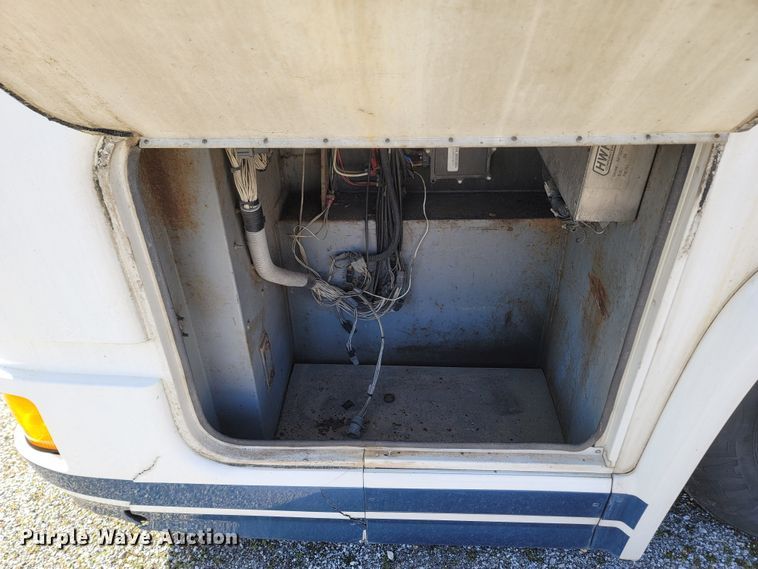 image for item MB9825 1998 Newell  RV