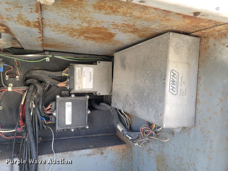 image for item MB9825 1998 Newell  RV