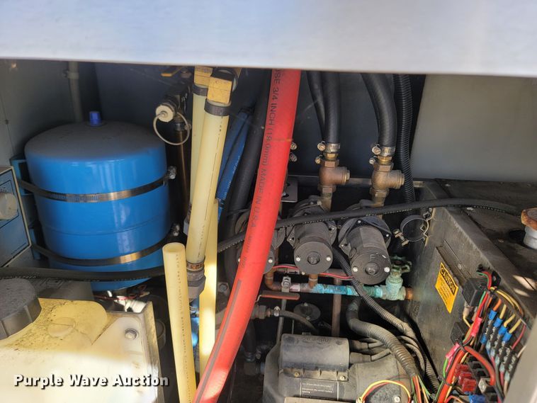 image for item MB9825 1998 Newell  RV