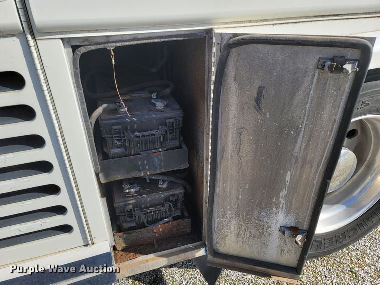 image for item MB9825 1998 Newell  RV