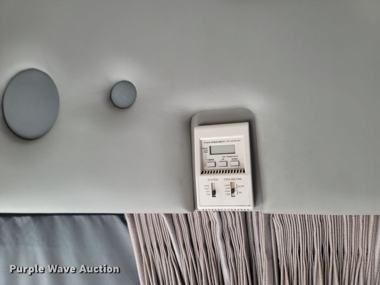 image for item MB9825 1998 Newell  RV