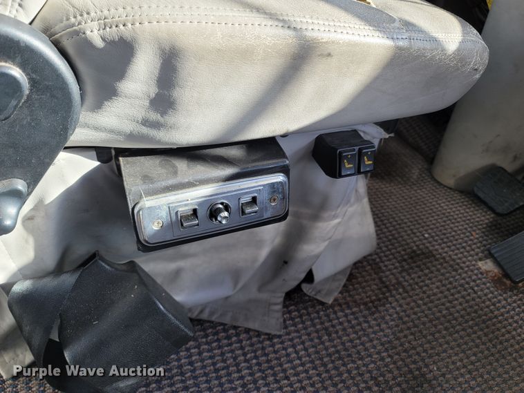 image for item MB9825 1998 Newell  RV