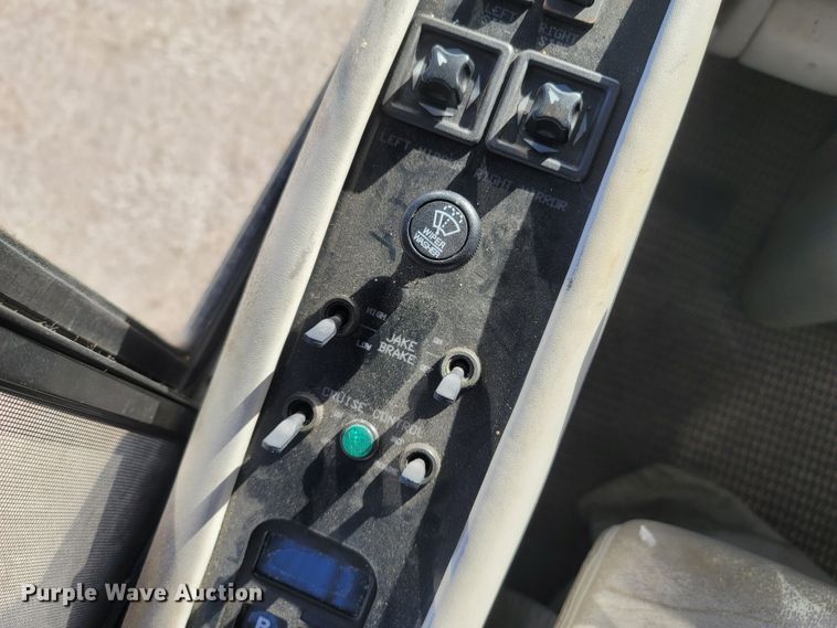 image for item MB9825 1998 Newell  RV