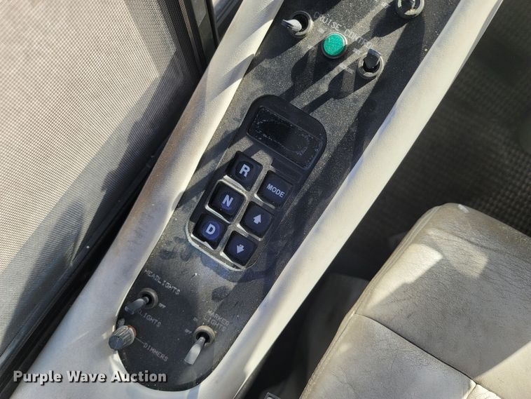 image for item MB9825 1998 Newell  RV