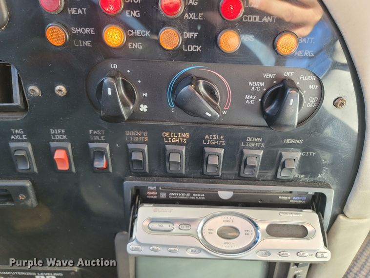 image for item MB9825 1998 Newell  RV