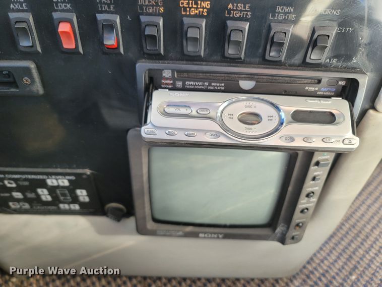 image for item MB9825 1998 Newell  RV