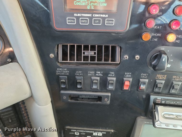 image for item MB9825 1998 Newell  RV