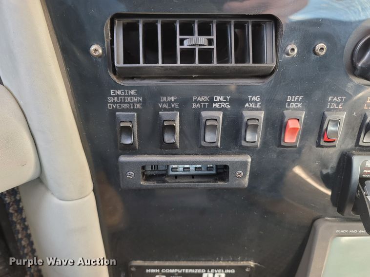 image for item MB9825 1998 Newell  RV