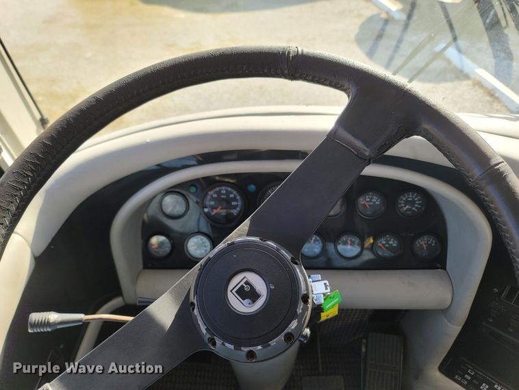 image for item MB9825 1998 Newell  RV