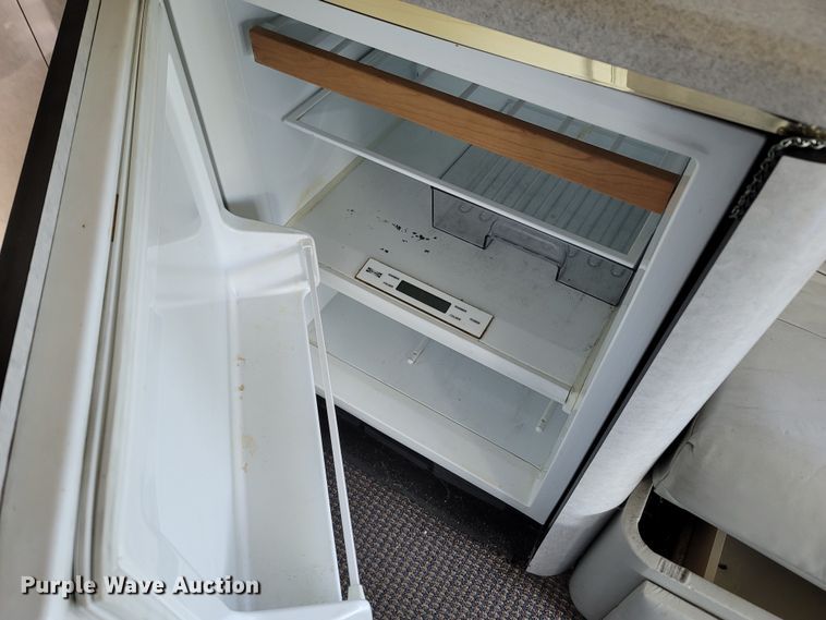 image for item MB9825 1998 Newell  RV