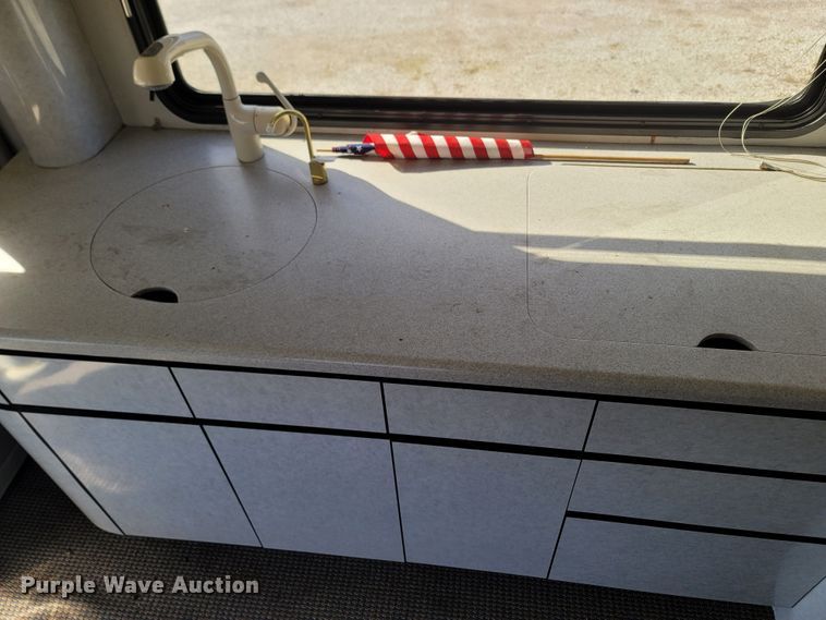 image for item MB9825 1998 Newell  RV