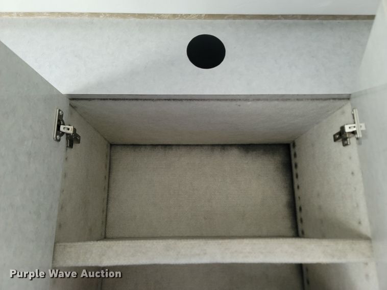 image for item MB9825 1998 Newell  RV