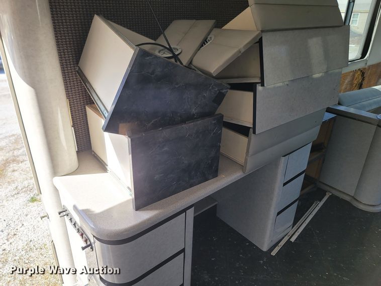 image for item MB9825 1998 Newell  RV