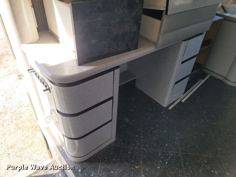 image for item MB9825 1998 Newell  RV