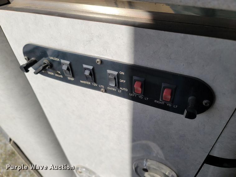 image for item MB9825 1998 Newell  RV