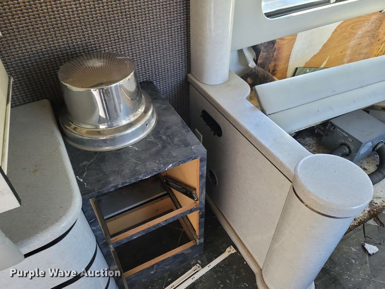 image for item MB9825 1998 Newell  RV