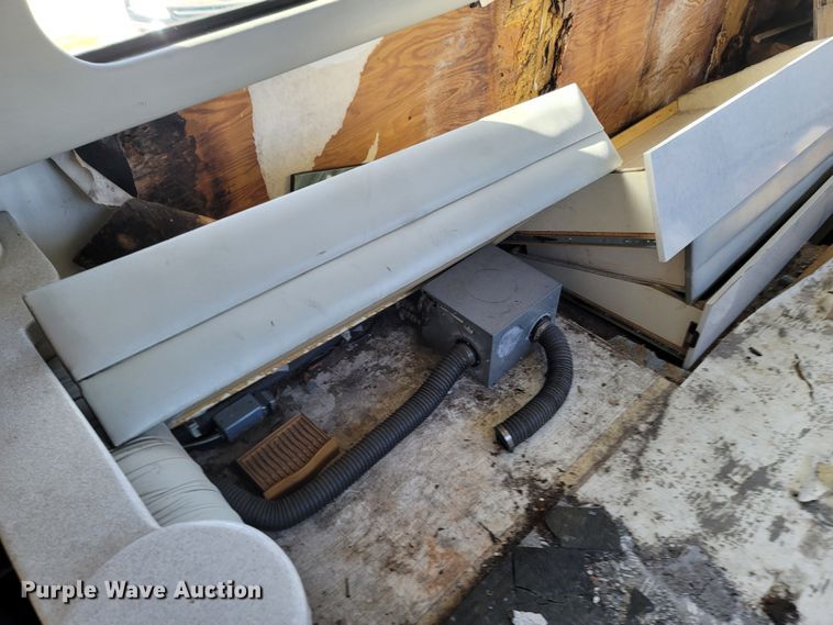 image for item MB9825 1998 Newell  RV