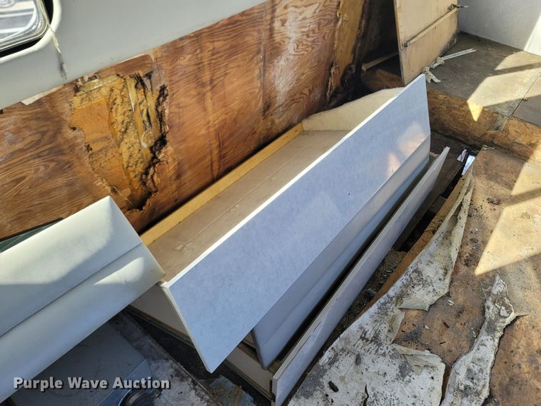 image for item MB9825 1998 Newell  RV