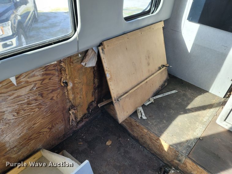 image for item MB9825 1998 Newell  RV