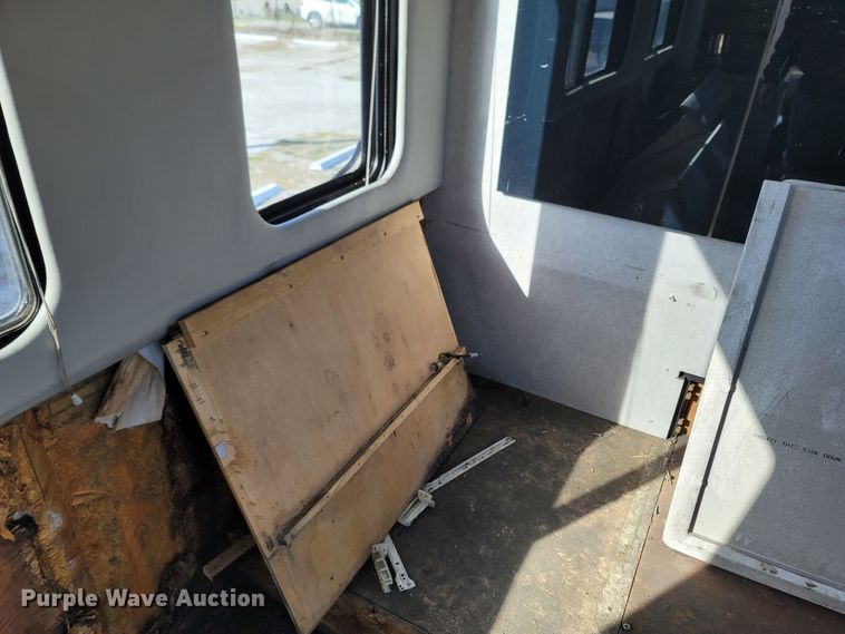 image for item MB9825 1998 Newell  RV