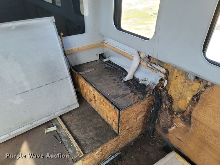 image for item MB9825 1998 Newell  RV