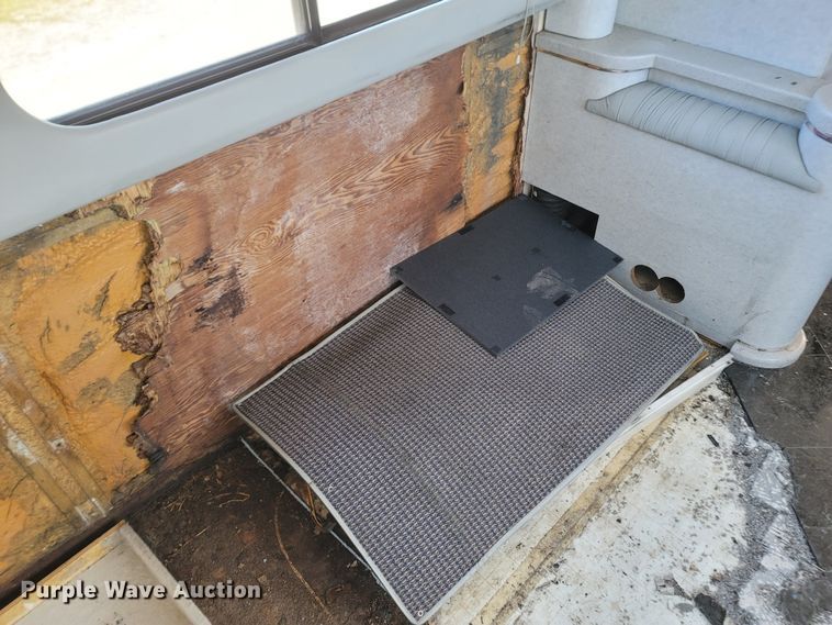 image for item MB9825 1998 Newell  RV